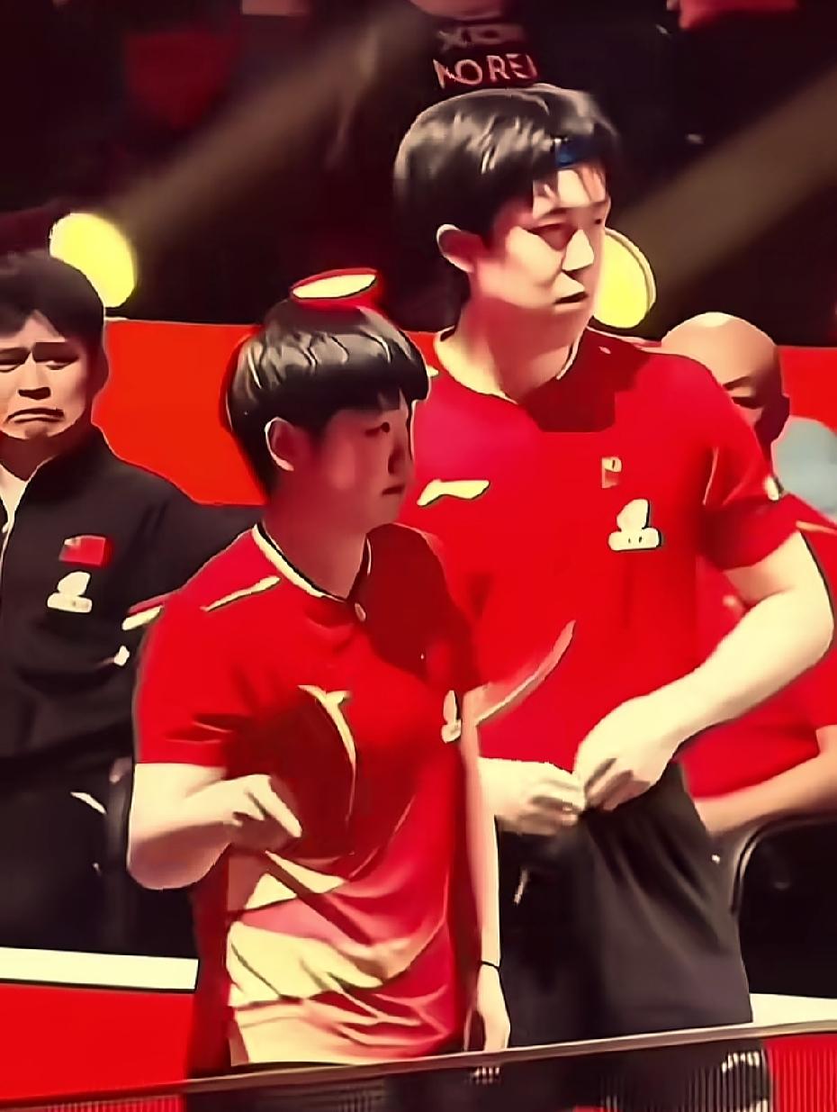 这是什么神仙级别的默契啊宿命般的相遇一个没想到她会回头一个没想到他会低头