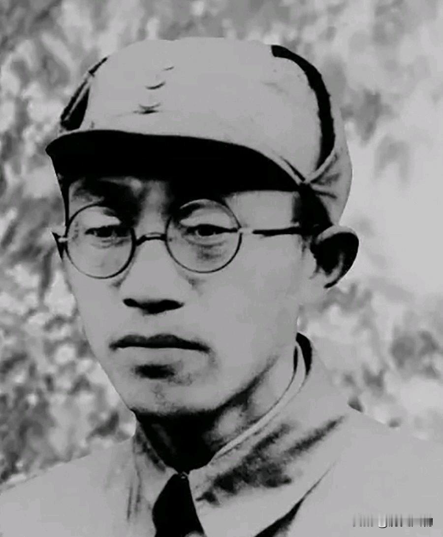 1945年11月下旬，黄克诚率新四军第三师3.5万主力（抵达东北约3.2万人）在