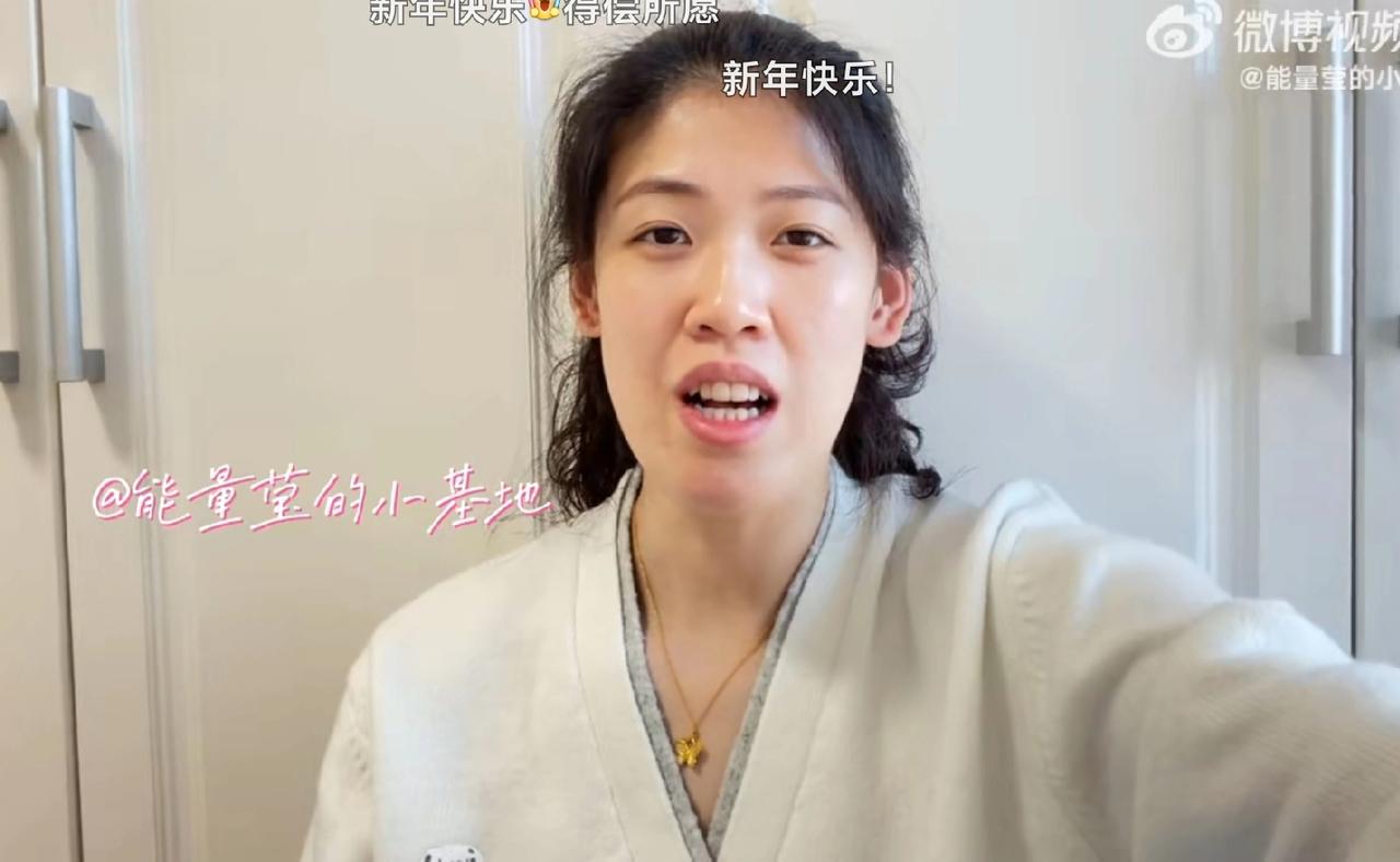 主攻手李盈莹发文给球迷们拜新年！今天天津女排的主攻手李盈莹在自己的社交媒体发文，