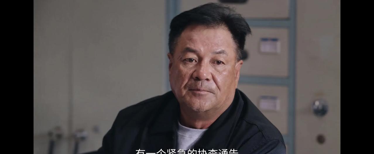 《利剑玫瑰》周宏才拐卖了樊昕然坐大巴来到林山，没想到下一秒家长报警，警方就获得