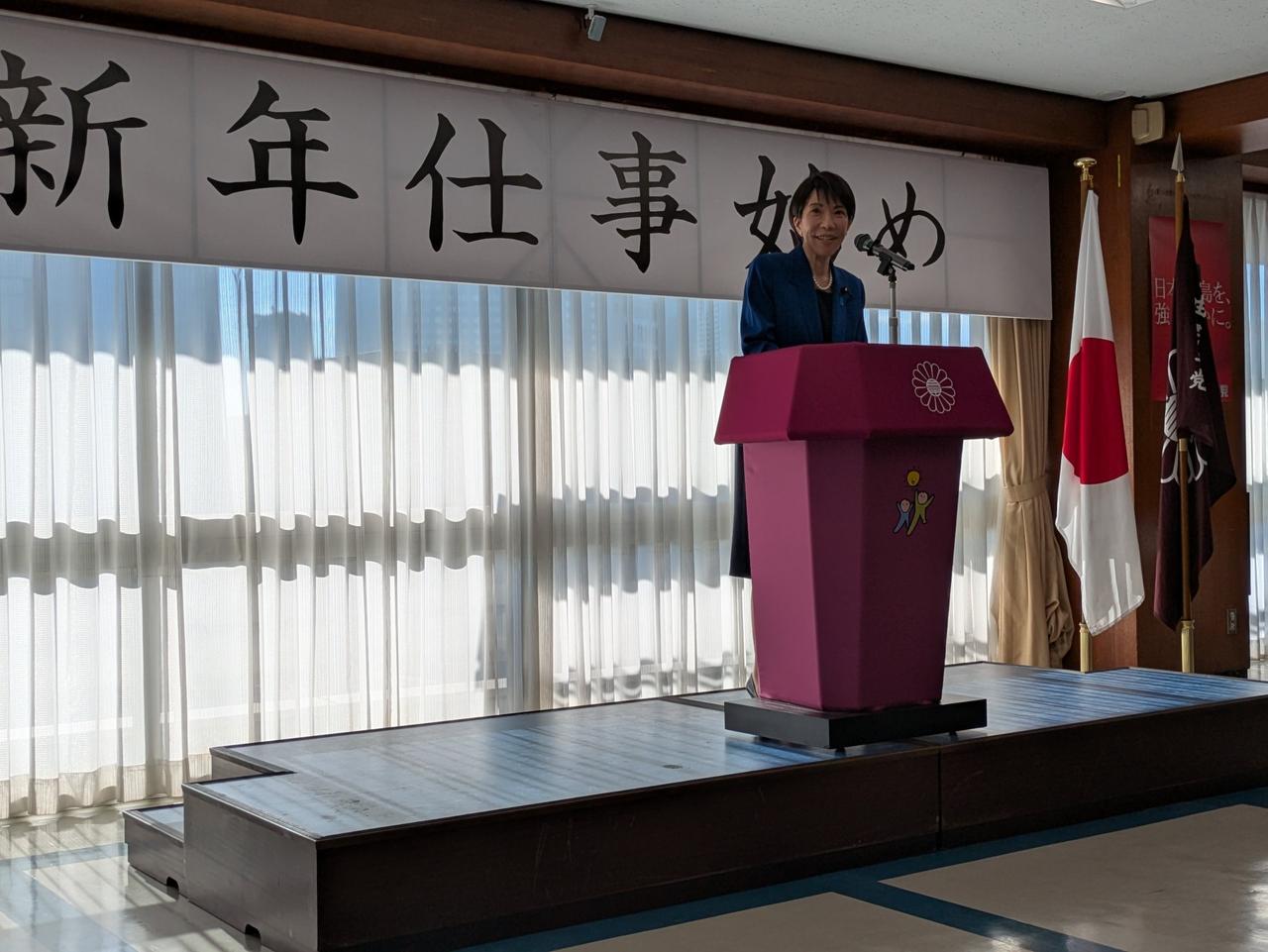 日本首相高市早苗今天（1月6日）发文说：“今天，我以自民党总裁的身份，出席了自民