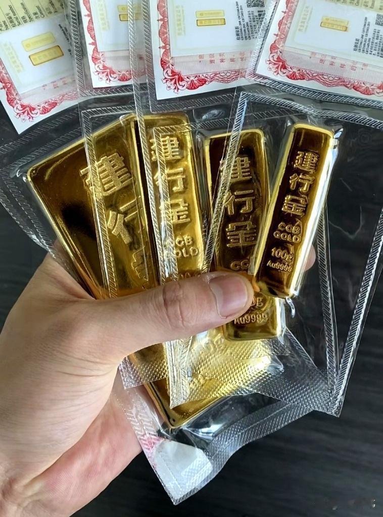 我有个做黄金回收的朋友掏心窝子跟我说，现在的金价行情下，你手里要是有超过100克