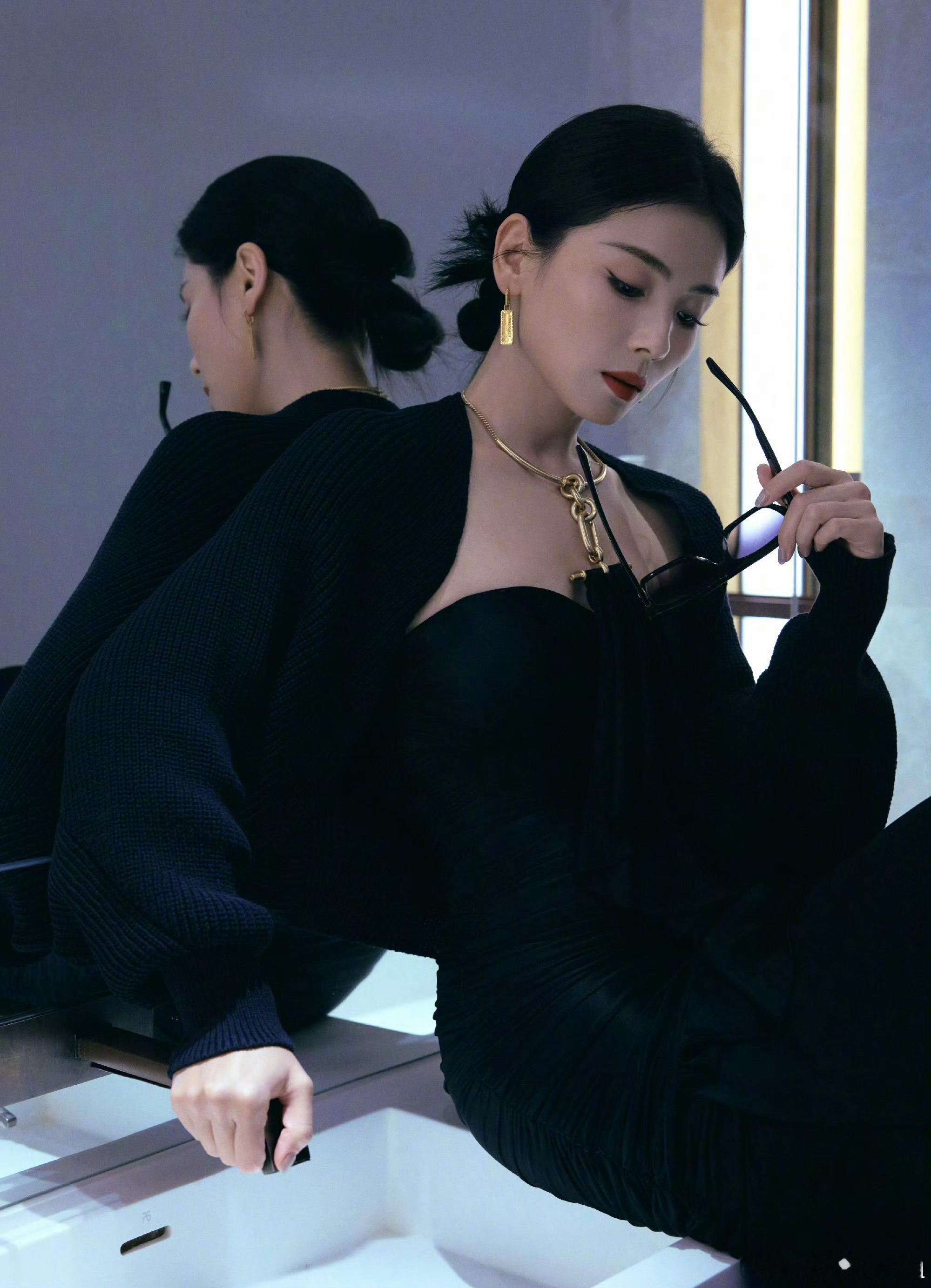 刘涛黑白镜头里的冷艳，是姐的隐藏魅力开关吧~​​​