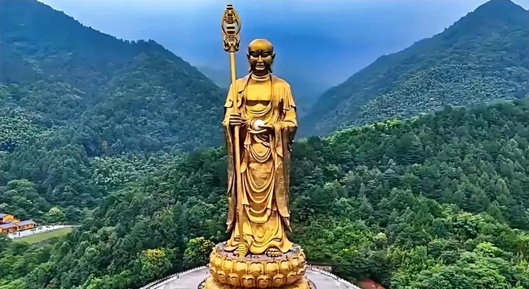 农历四月二十一，恭逢地藏王菩萨节日。晨起虔心称念圣号，祈愿菩萨慈力加被，护佑众生