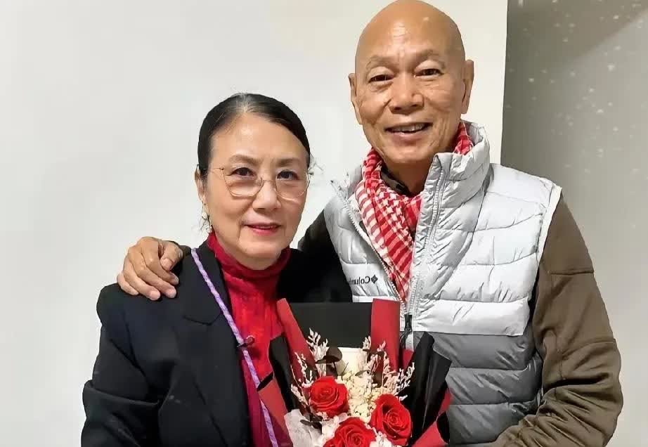 终于知道，为什么前段时间汪明荃要去上海开演唱会了。不是为了回馈歌迷，而是