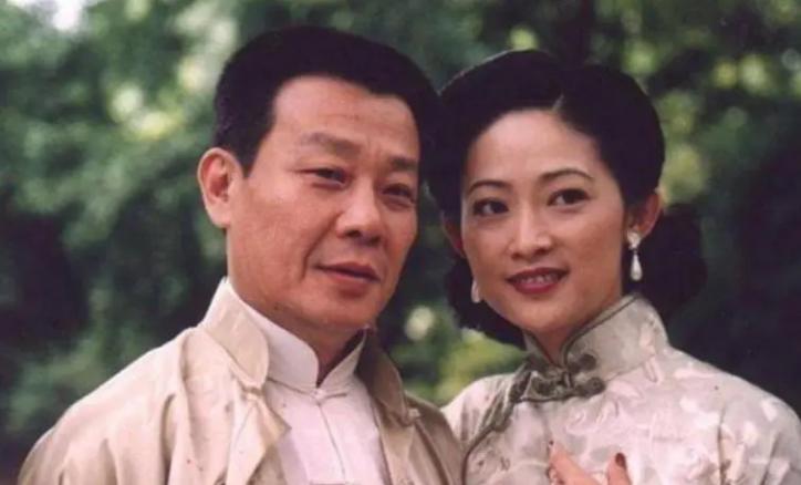 1996年，寇世勋把许黎丹带回家，对妻子说:"现在我离不开她，咱俩要么离婚，要么