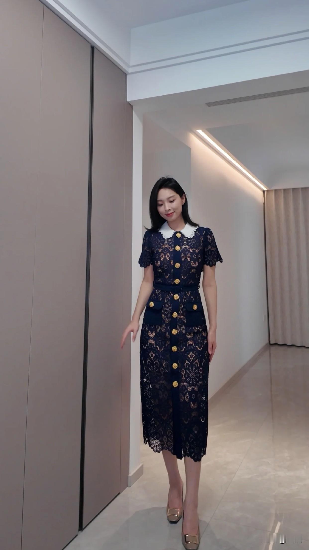 什么样的女人才最有魅力呢?外在舒展的女人很有魅力。干净得体的穿搭，稳定的情绪气场
