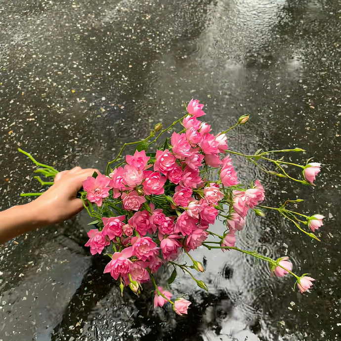 “满满幸福感的文案”𝟭.普通也很幸福𝟮.喜欢随意的生活感𝟯.跨过这段