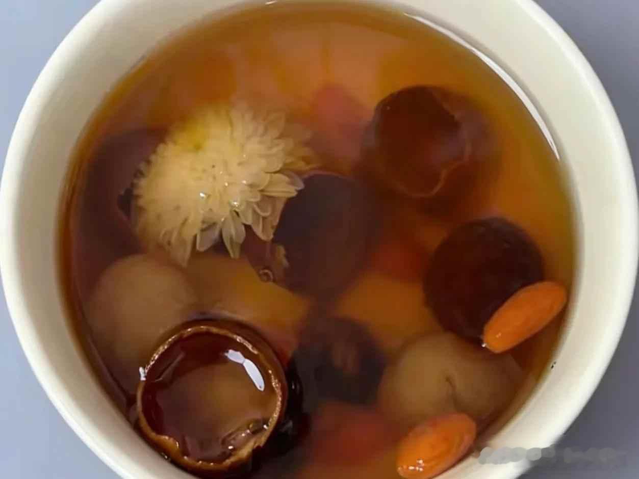 普通人喝杯茶，眼睛真能好？燕子小厨房的明目方，火了又让人担心2026年1月初