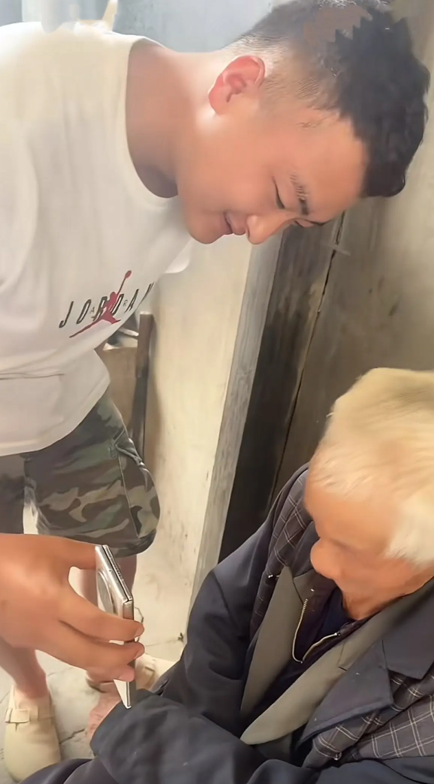 老爷爷：上辈子修的什么福分让我带了这孙子