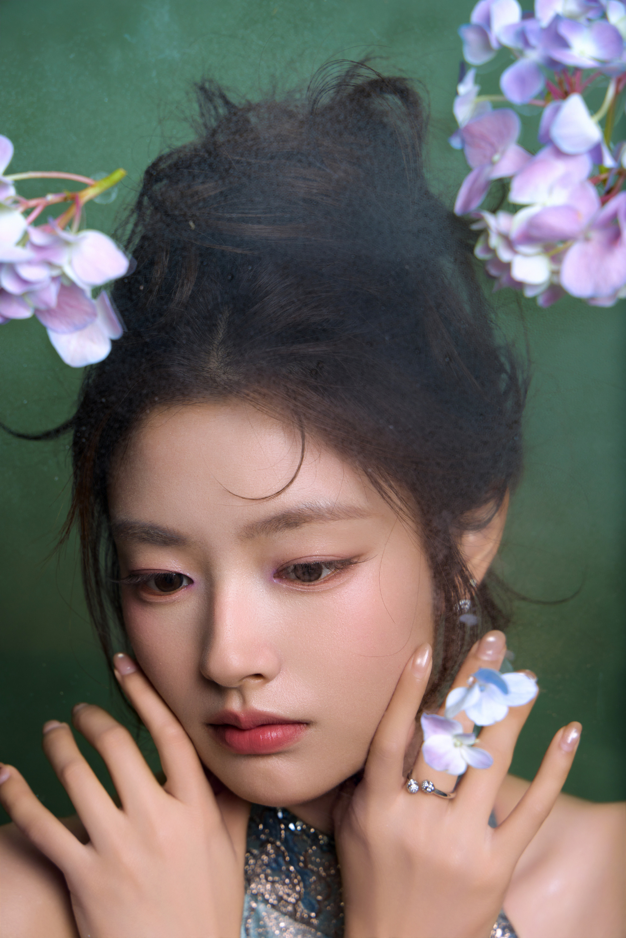 2026青春芒果节徐若晗蓝色提花旗袍温婉雅致，好有东方韵味[爱心]明媚又灵动，美