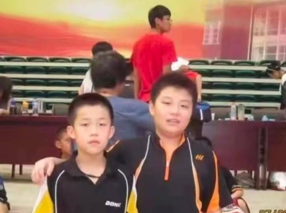 2010年10岁的王楚钦,从小就帅帅的,拽拽的!