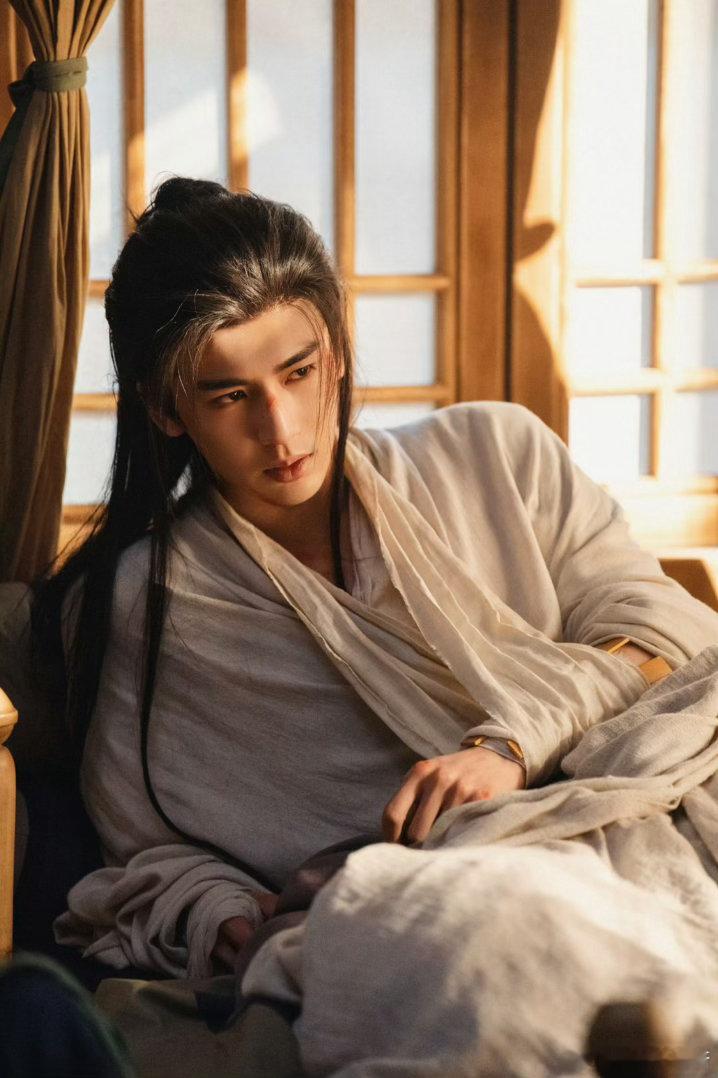 张凌赫逐玉剧播期间涨粉超320万张凌赫逐玉剧播期间涨粉超320万！不愧是你张凌赫