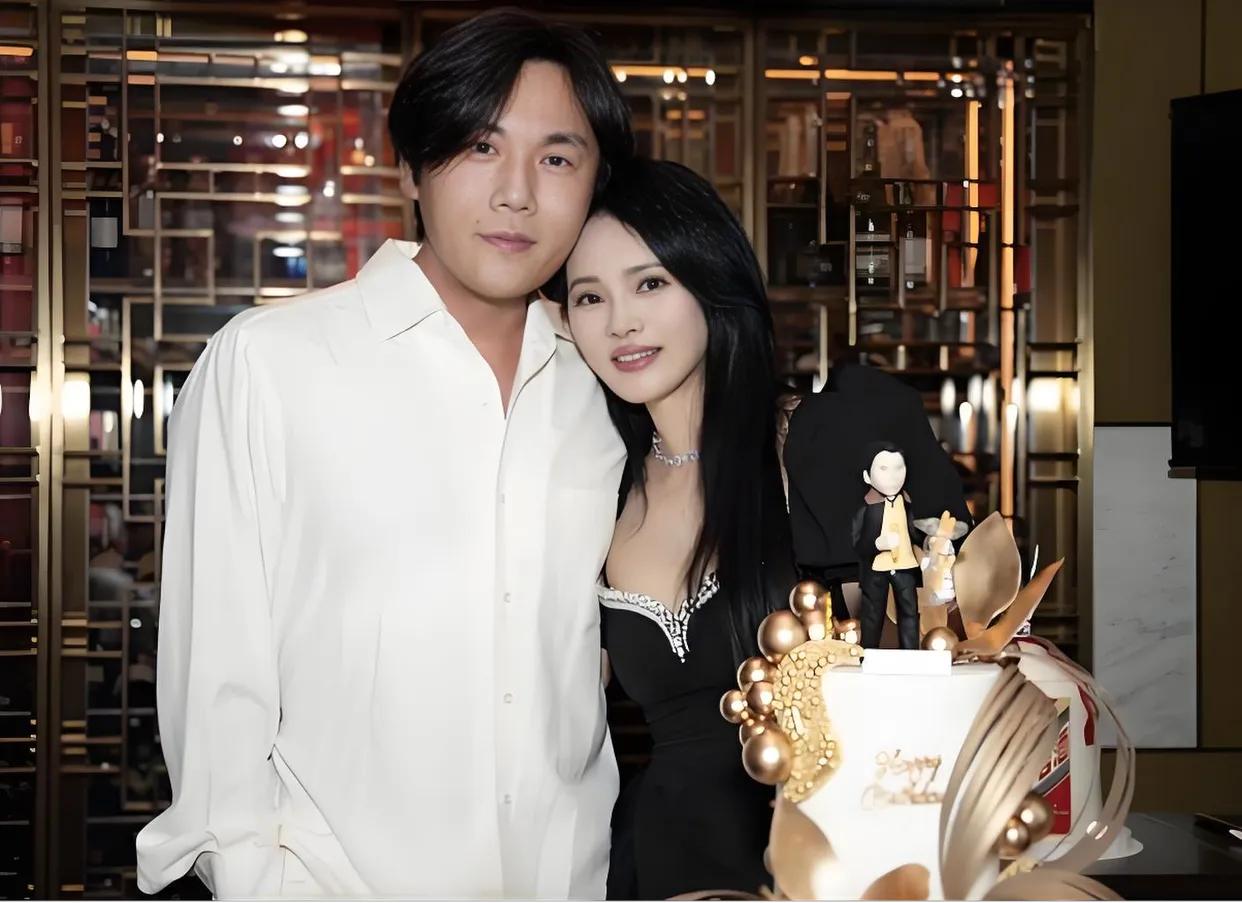 “他不红时你在哪？”伊能静直播间遇女网友挑衅，称自己年轻能抢走秦昊！她没生气