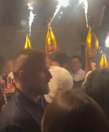英格兰+热刺+拜仁三料队友! 戴尔现身凯恩庆祝金球的私人派对