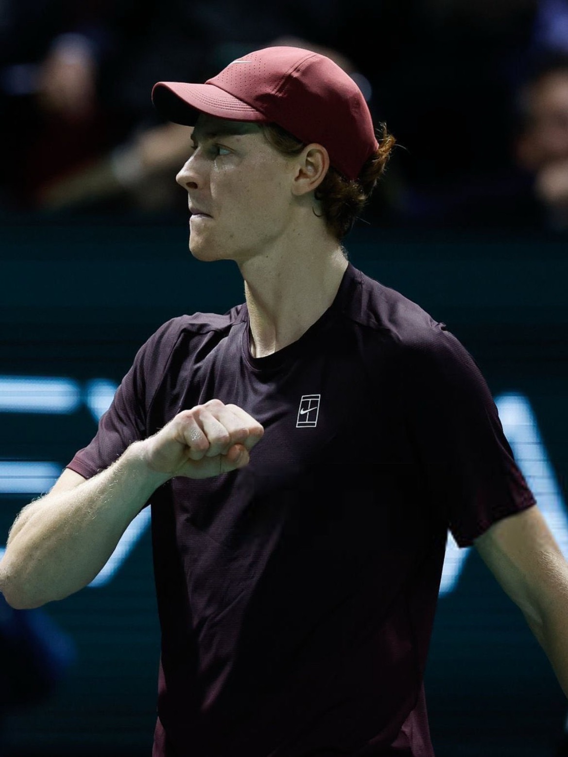 网球talking大会辛纳在巴黎大师赛上以6-0、6-1击败兹维列夫，晋级决赛