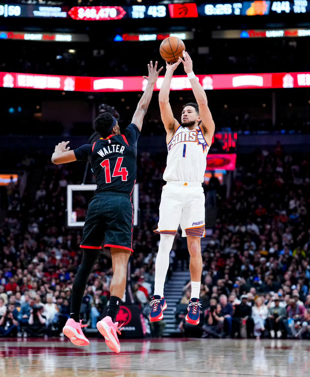 布克最后一节这表现纯纯的拉完了……盲目投、防守漏人，还有失误这场是真的没了太阳v