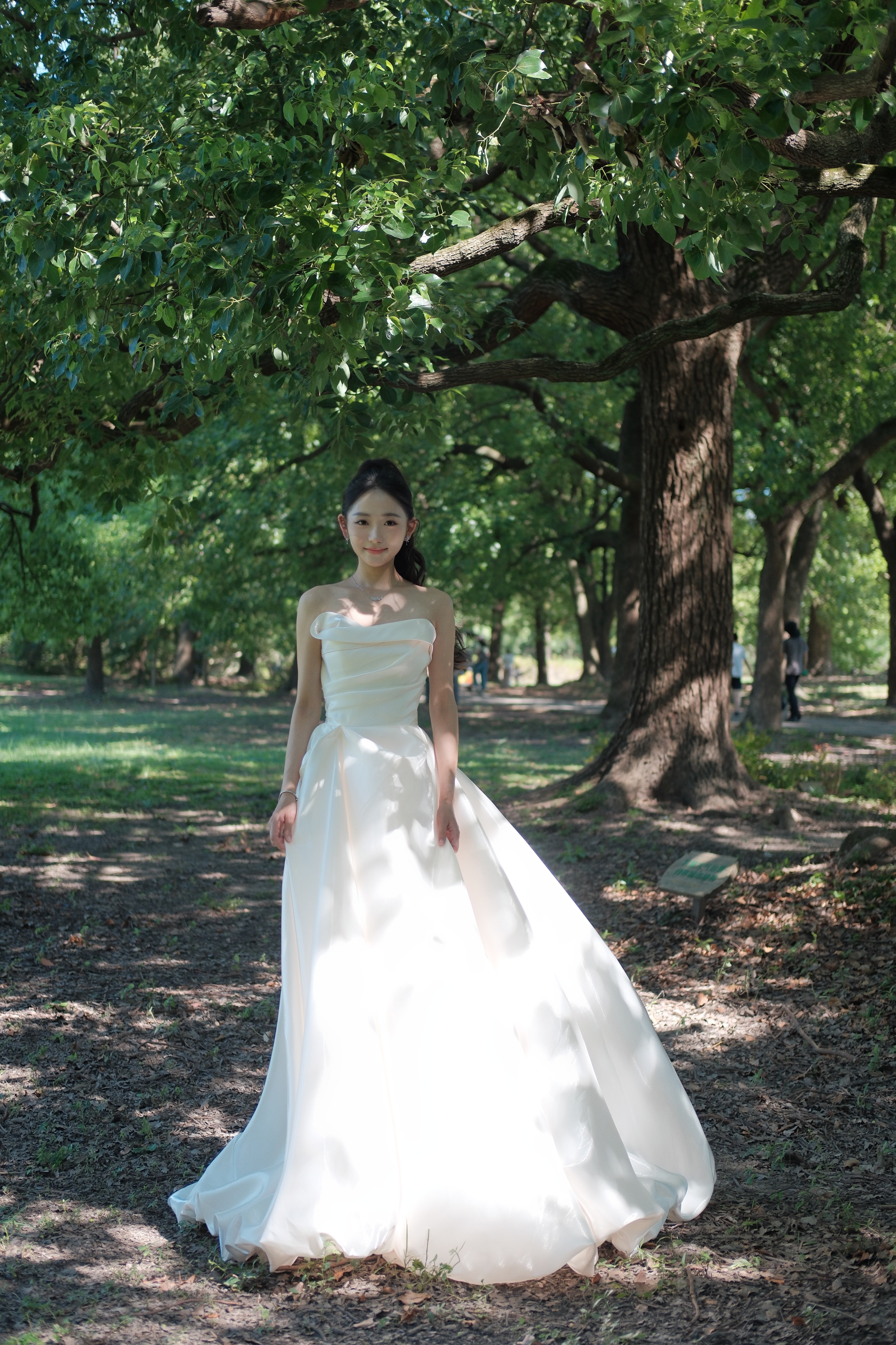 #张艺凡##张艺凡##礼服定制#婚纱定制｜为仙女定制的缎面婚纱👰👰仙女户外婚礼，想要缎面婚纱，一