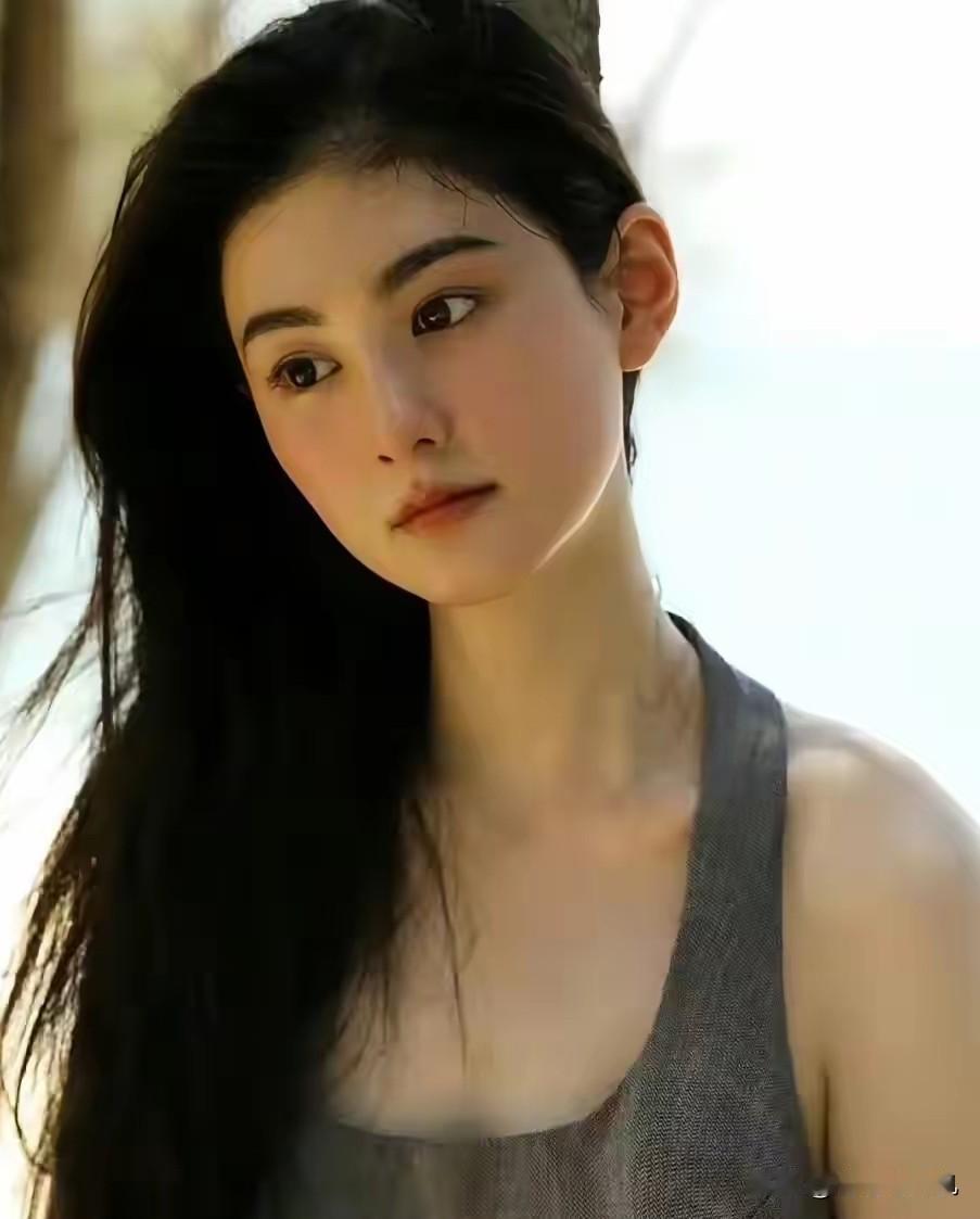 好奇查了一下韩沛颖的出身不查不知道，一查才发现她压根不是什么资源咖，看她又是