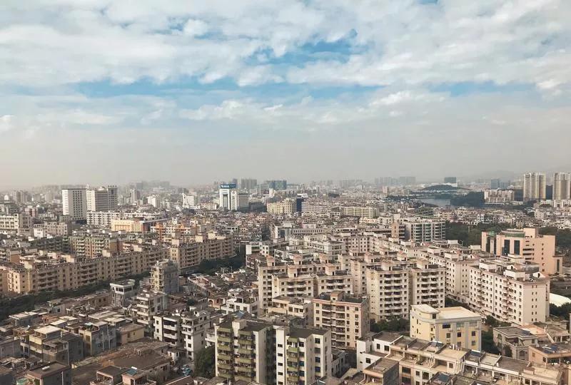 一线城市和三四线城市区别可太大了。就拿医疗来说，一线城市的医疗资源超丰富，设备先