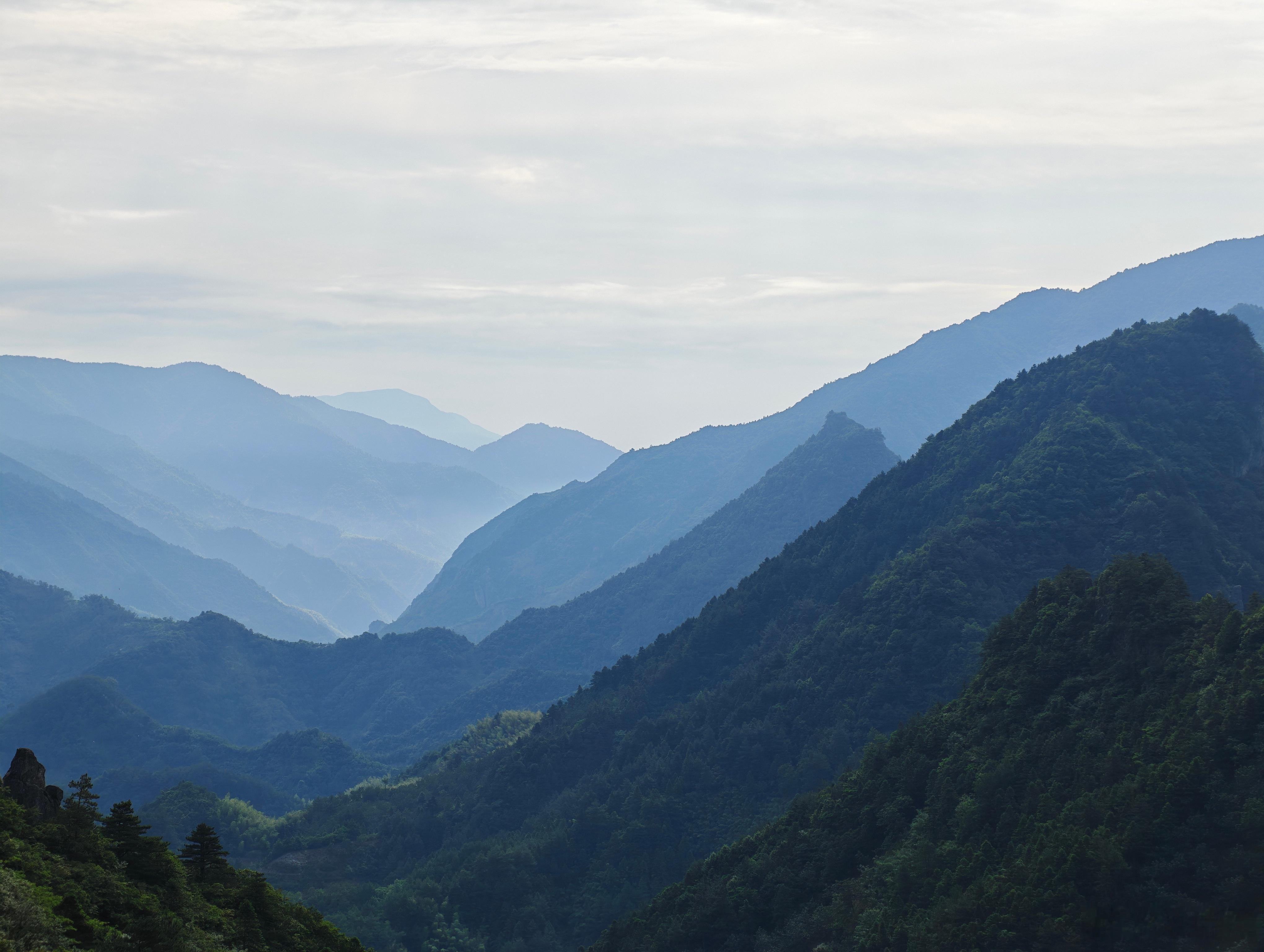 山外青山楼外楼，山的尽头临安游