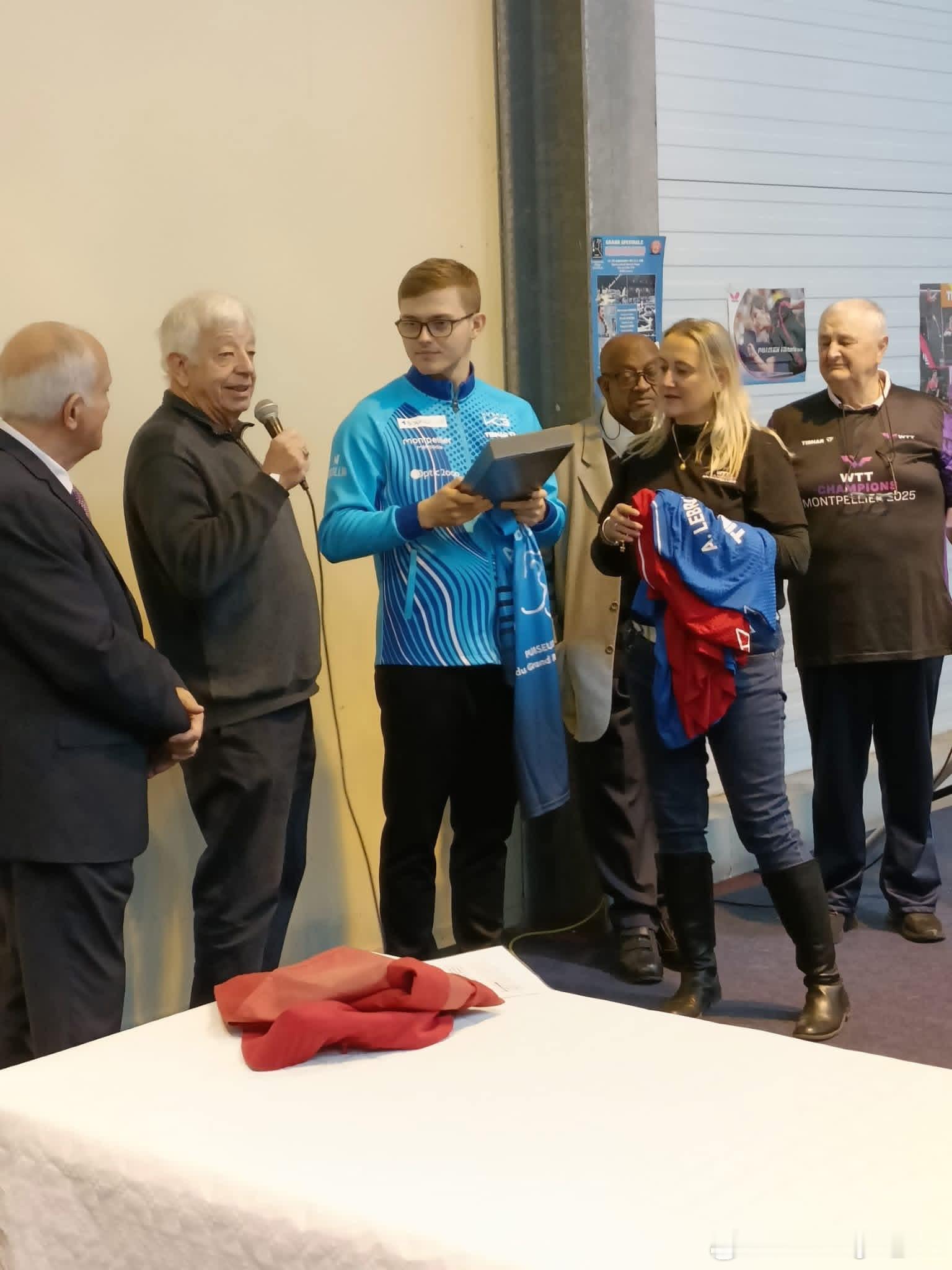 法国Puisieux地区以“AlexisLebrun”命名的乒乓球厅落成典礼，