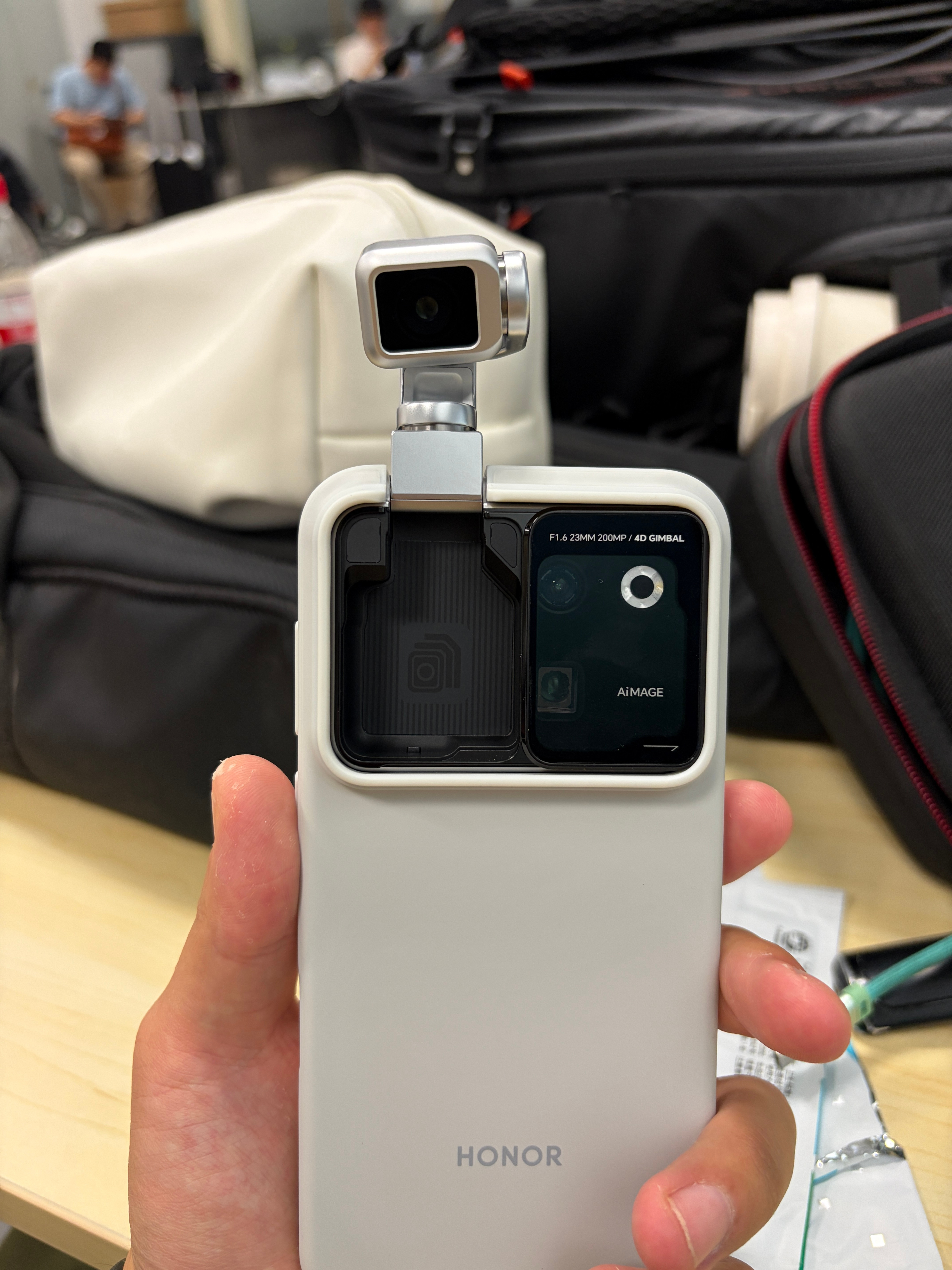 荣耀robotphone有幸体验一下，这手机确实好玩呀颠覆了一些手机摄影摄像