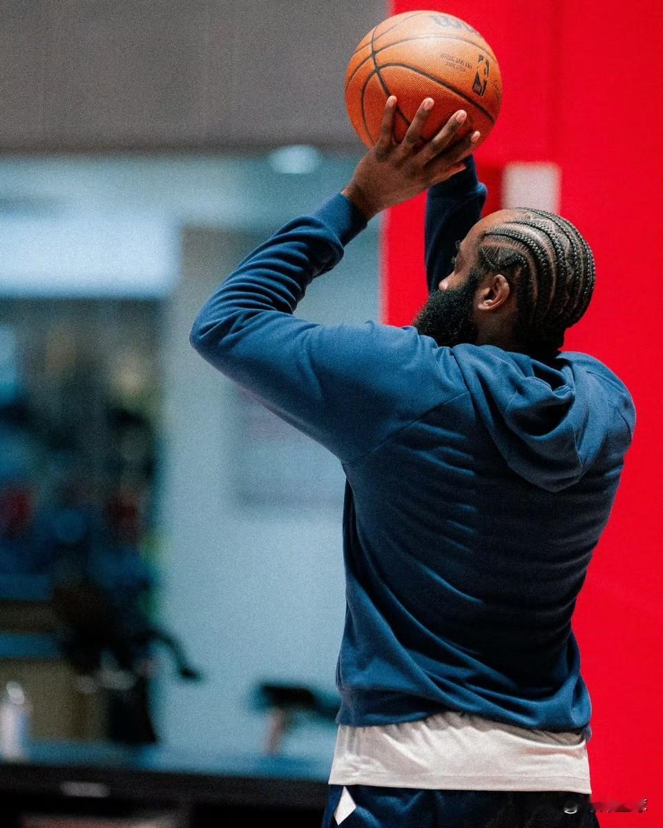 快船赛前训练照曝光，轻松愉悦，不惧湖人！今天，快船将在斯台普斯球馆迎来与湖人