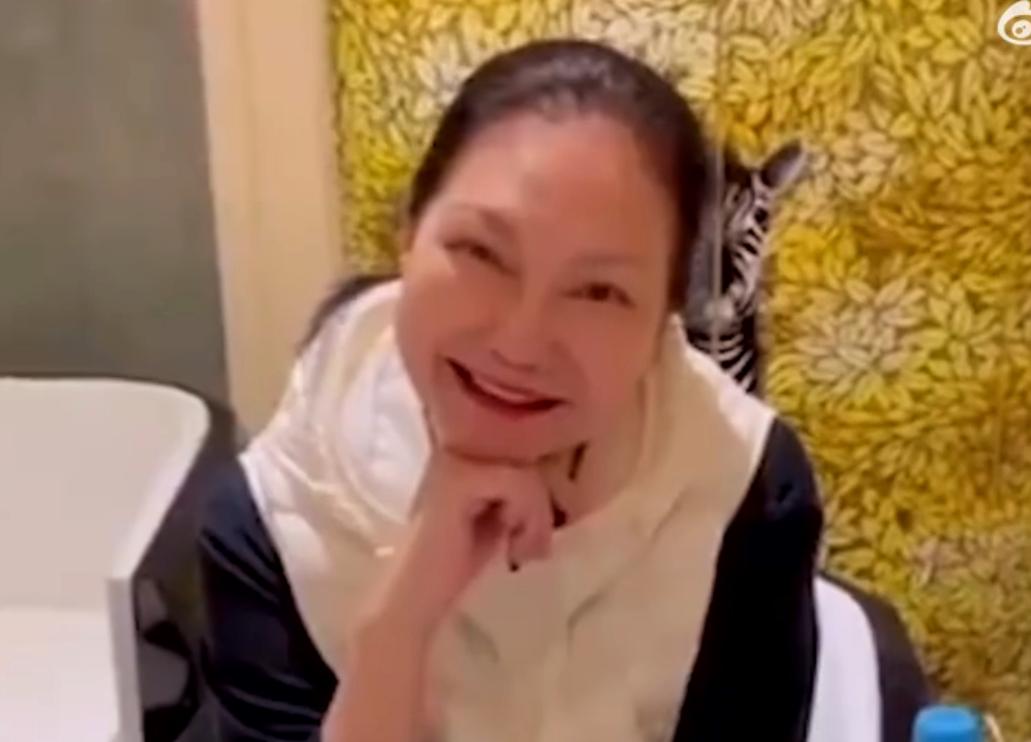 在大s去世百日的时候，s妈黄春梅说，要替大s照顾她最爱的人！原来大s最爱的人