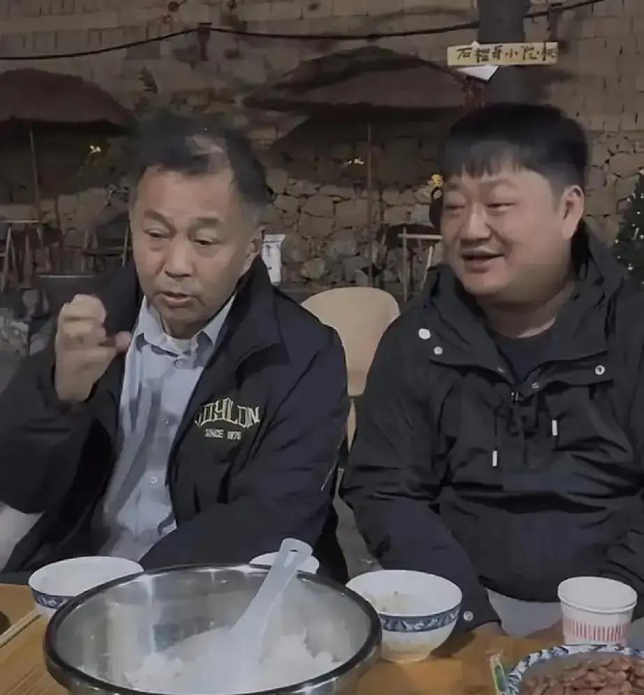 10天花掉15万，沈巍云南行谁在买单？同行15人，住800一晚的民宿，吃米