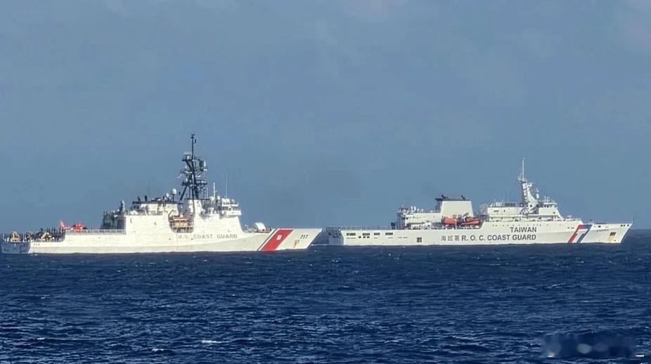 “美国在台协会”昨天发布美国海岸警卫队巡逻舰与台“海巡署”巡逻舰编队航行的照片，