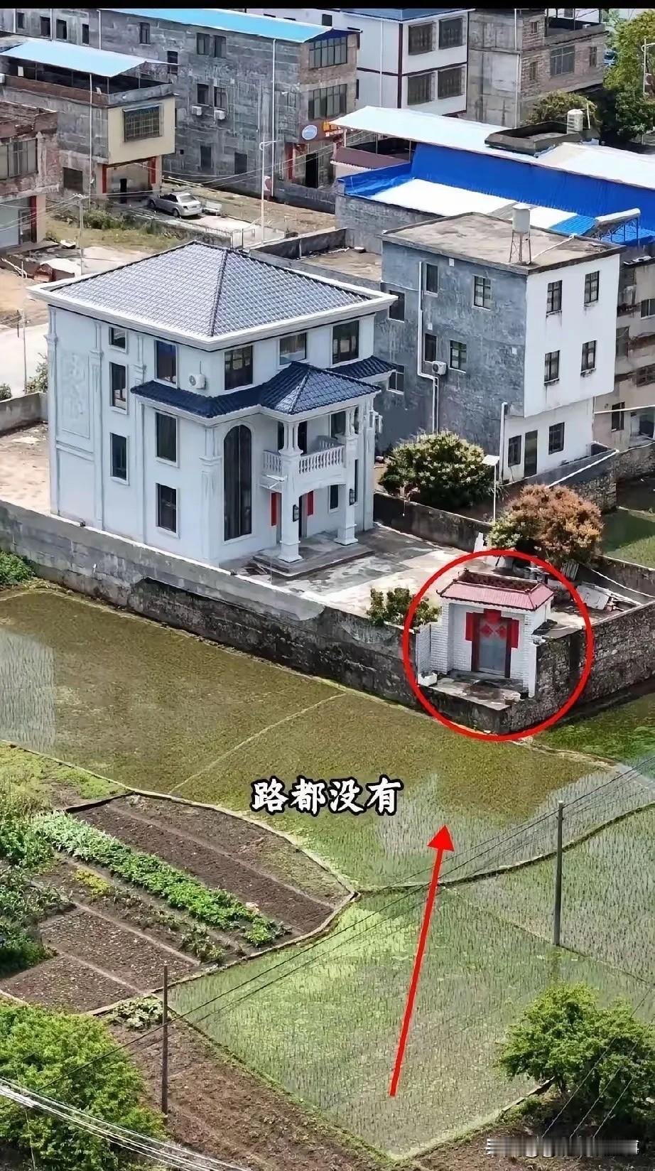 这可能只是房主修的一个钓位！