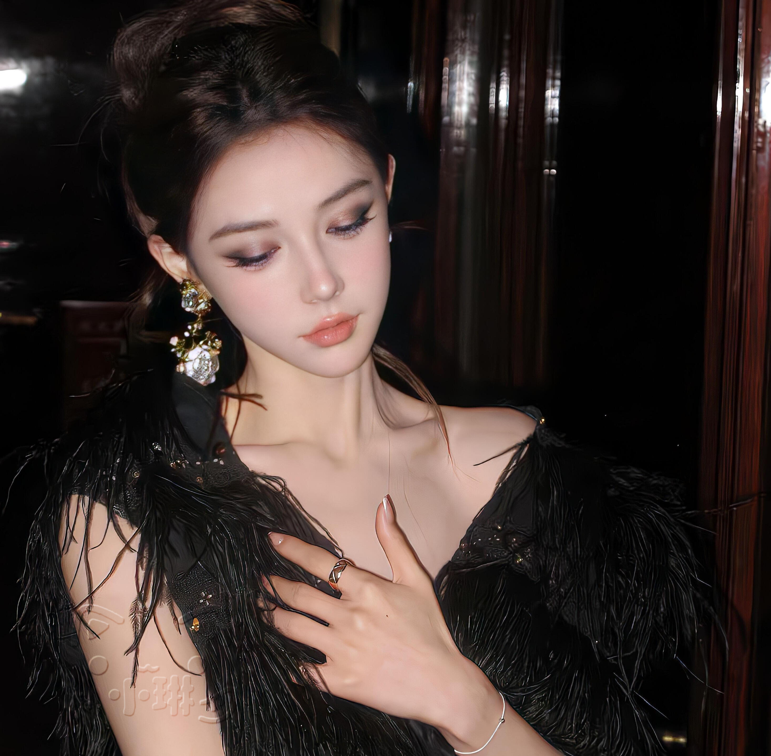 𝑾𝒆𝑪𝒉𝒂𝒕｜御姐女头｜清冷感