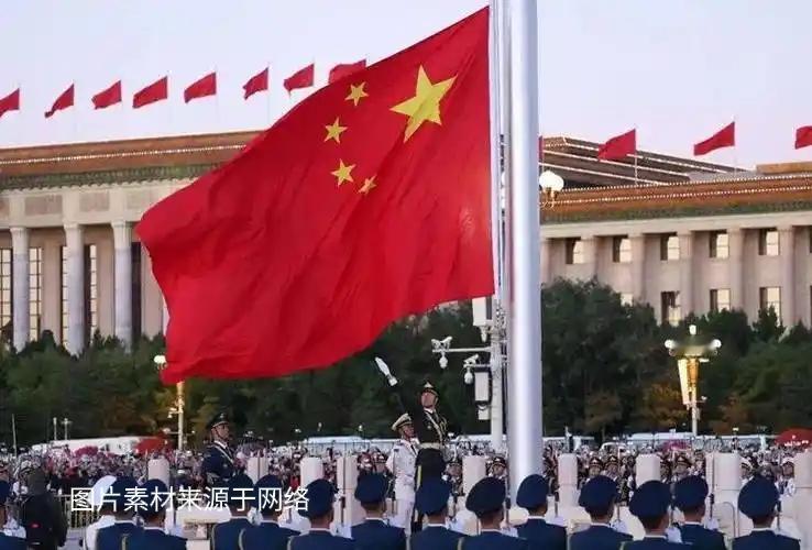 国庆节，小酒窝天安门挥红旗跳红舞，刷屏全网！9岁小酒窝在天安门广场举着五星