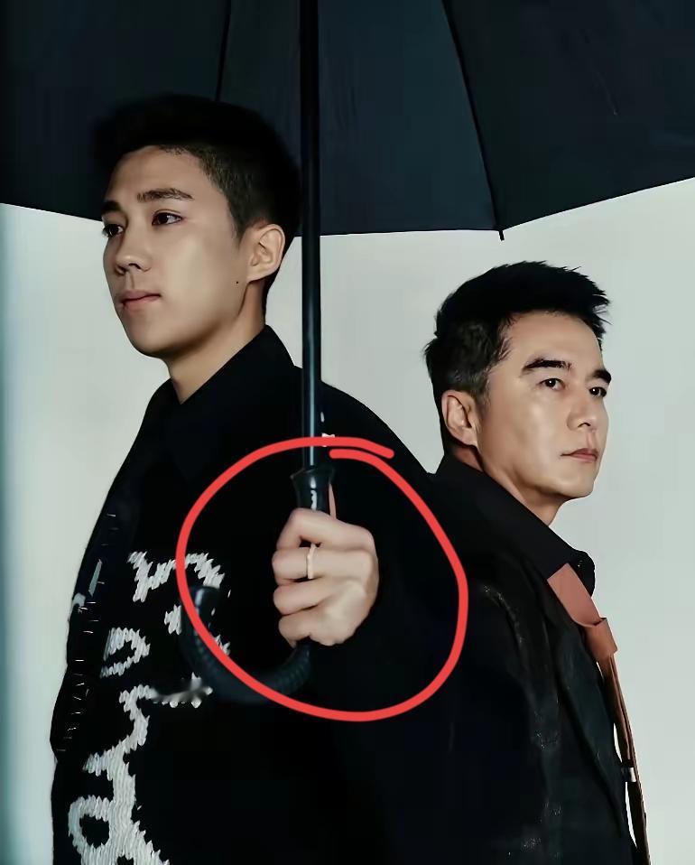 哈哈哈！！现在的孩子是不是偷偷建了“全国统一相处准则”啊！许亚军聊大儿子的日常