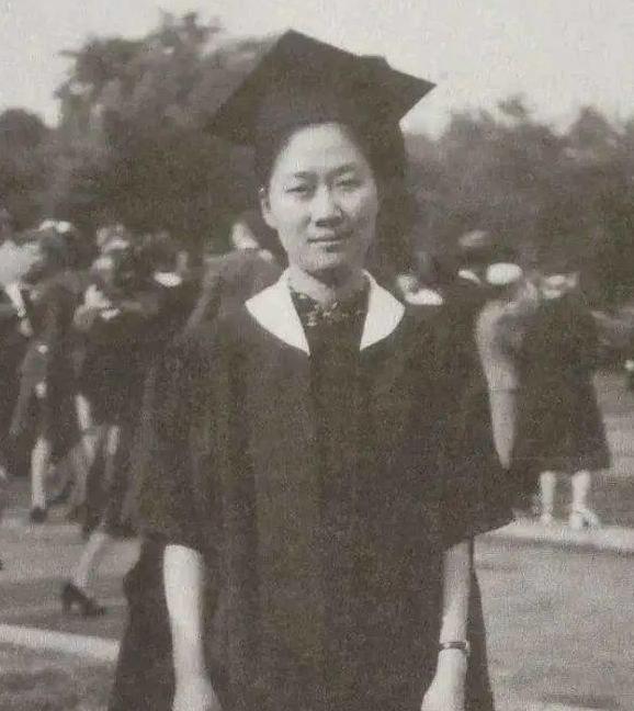 “她长得太漂亮了。”1933年，钱钟书追求清华才女赵萝蕤，可赵萝蕤根本看不上这个