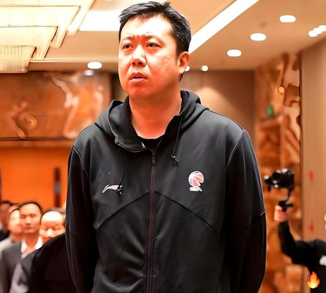 王治郅带张子宇特训一年，愣是把一个150公斤、只会在篮下站桩的笨重巨人，练成了能