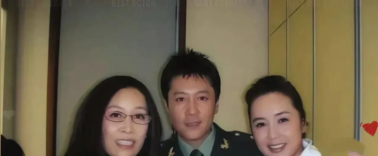 蔡国庆与那英曾经合唱过歌曲《望春》，蔡国庆帅气又一脸正气的模样，深深吸引了那英，