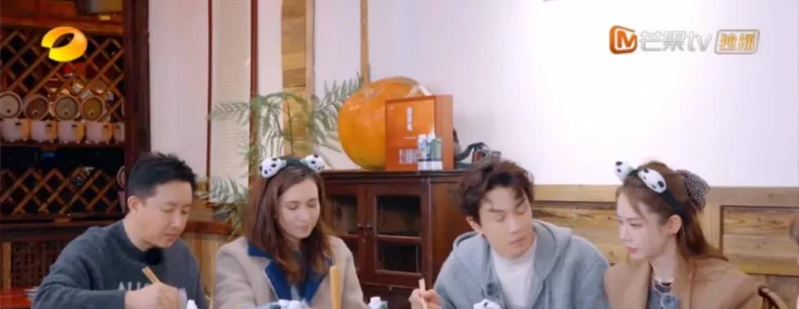 李承铉又被戚薇说了。在节目里，李承铉说有一次他们吵架，所有工作人员都不敢说话