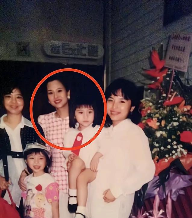 赌王有四房太太，除了原配下场悲惨，其他三房都被赌王安排得妥妥当当的，她们一个个面