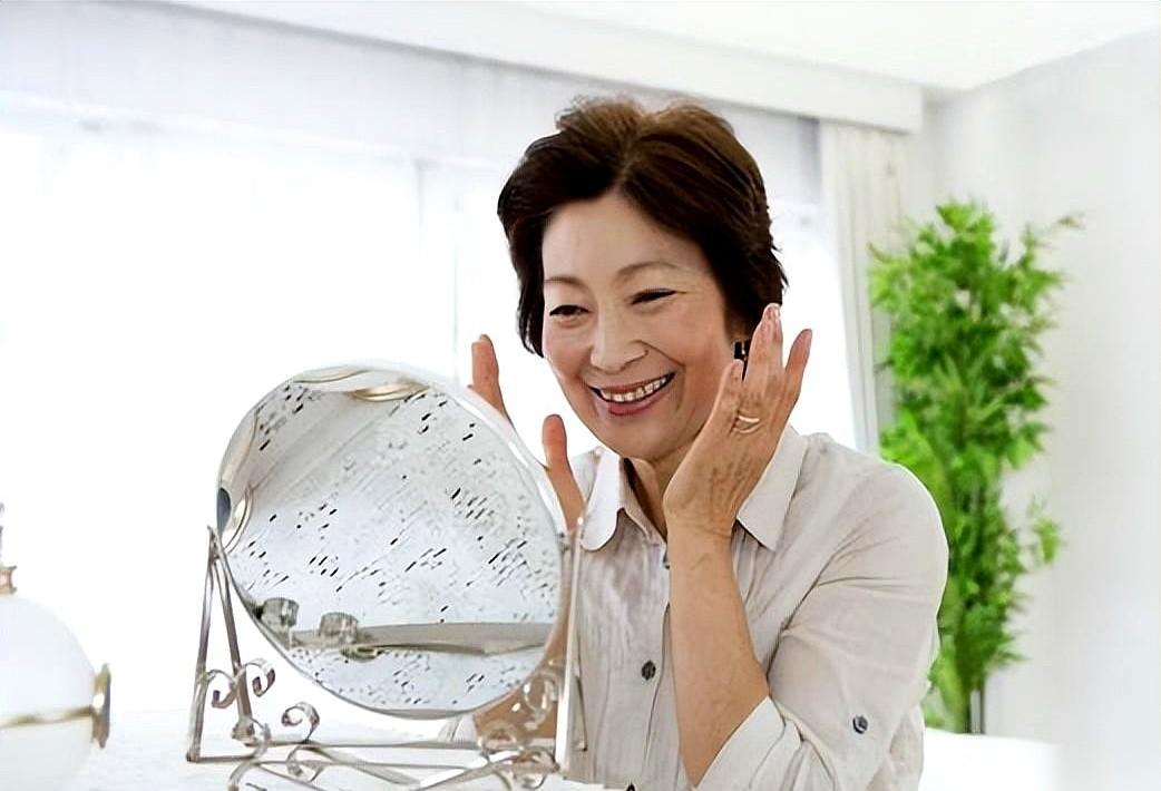 我跟你说，人这一辈子，最耗命的，根本不是抽烟喝酒熬大夜。是你的情绪。是你那点