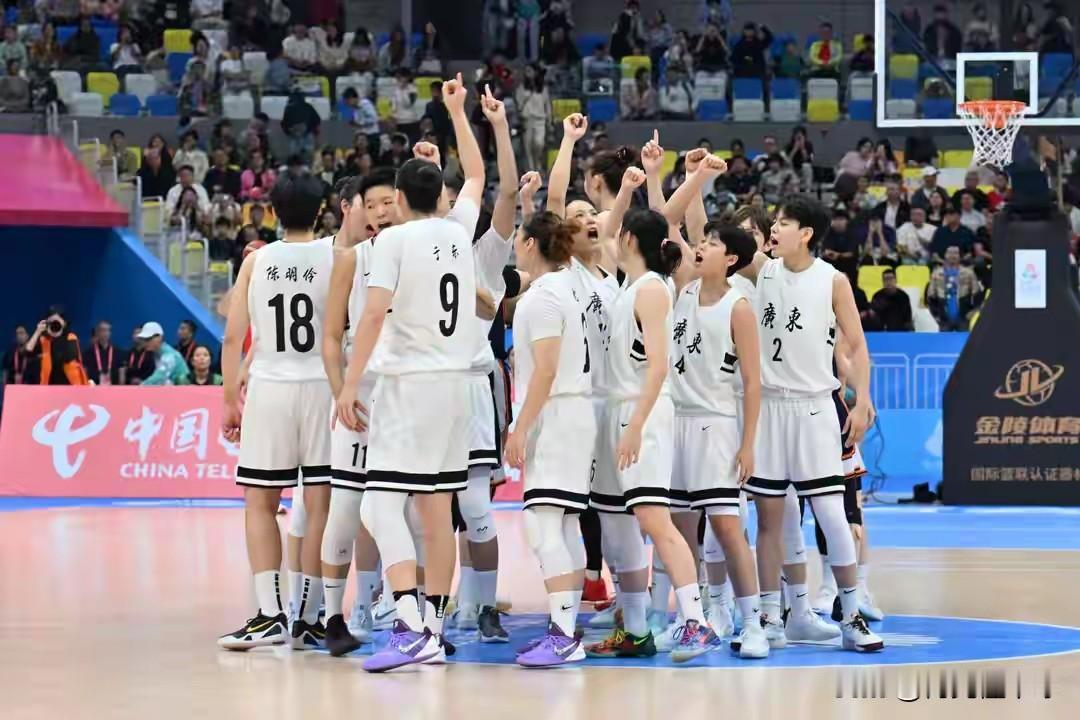全运女篮巅峰对决！广东国手群爆发压制四川，杨舒予末节8分锁定冠军