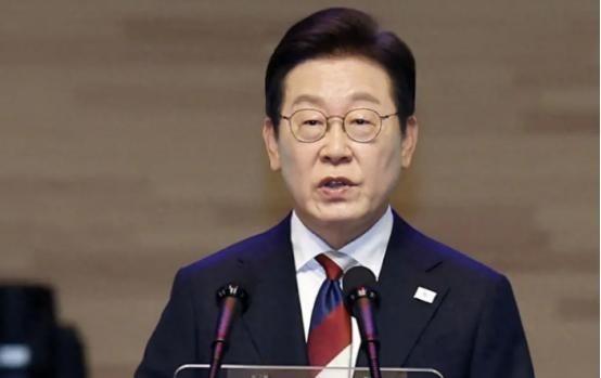 果不其然，李在明在华盛顿一句“安全靠美国，经济不再靠中国”，把韩国出口三成市场、