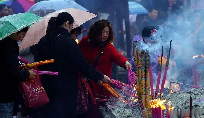 盛夏深度漫游辽宁铁刹山全国三伏酷暑模式开启，闷热难耐的夏天，最适合来东北解锁清