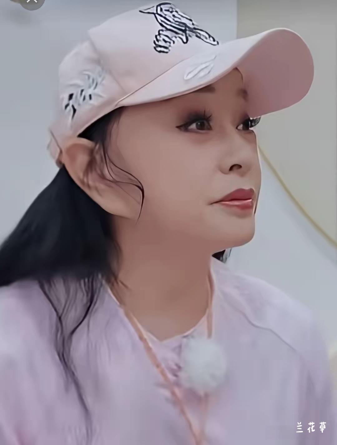 耳朵部位，有点触目惊心。这应该是生图吧？不打诳语。