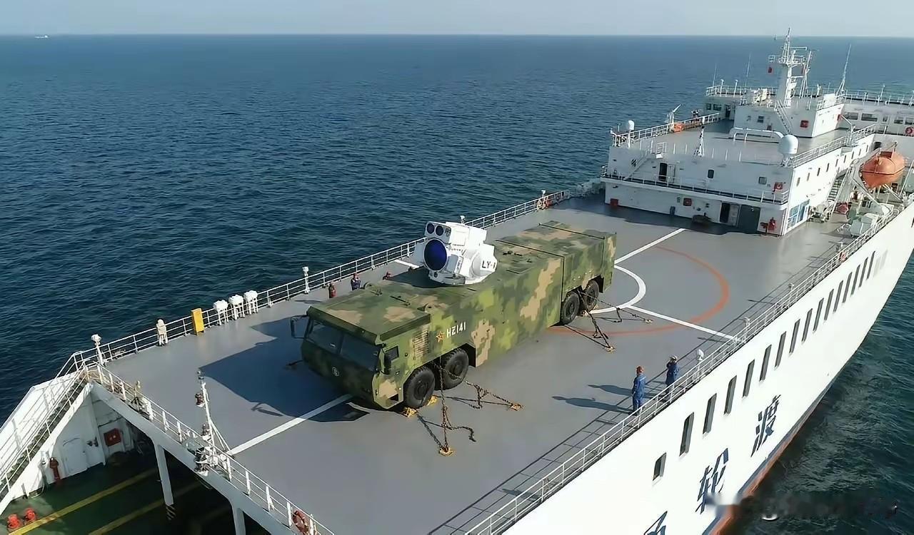 看这艘船上的字是轮渡。那么它上面的激光武器就仅仅是渡海用了？但是看图片上的感觉