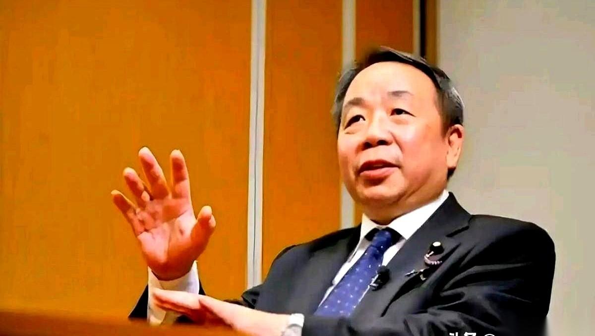 10月14日，石平在外务省外交史料馆展示室看了一份当年的降伏文书，公开挑事说那上