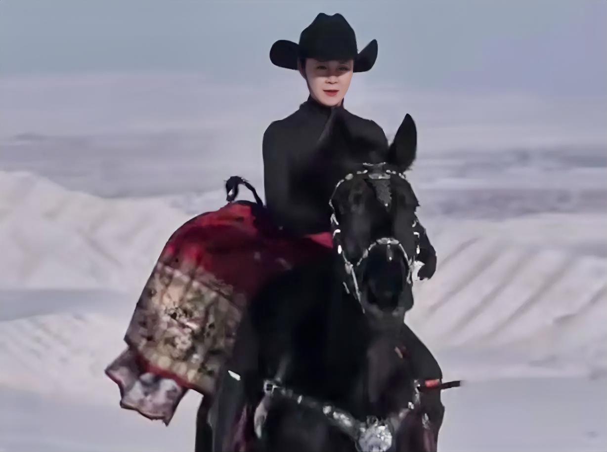 万千网友一整天的祝福。还是没有迎来好消息。官方确认“网红干部”贺蛟龙坠马离世