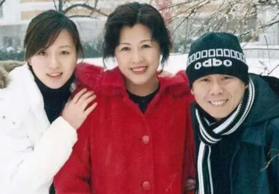 1998年，潘长江爆火后对糟糠之妻说：“你觉得你现在配得上我吗？我们离婚吧！”