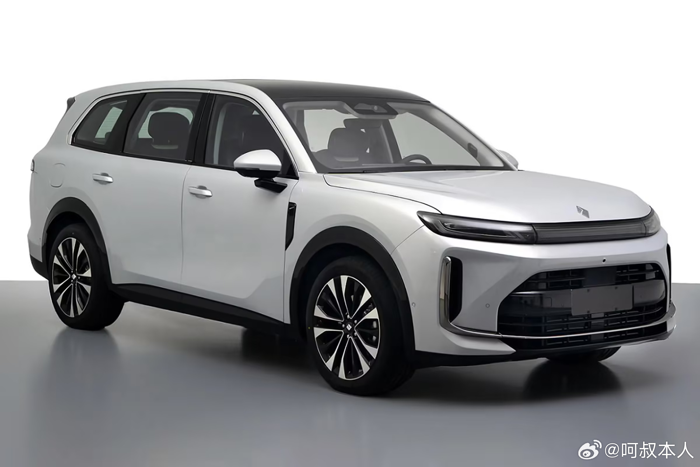 华境S终于开始有进一步消息了。这是五菱出品，做华为深度技术支持，但品牌、产品、渠